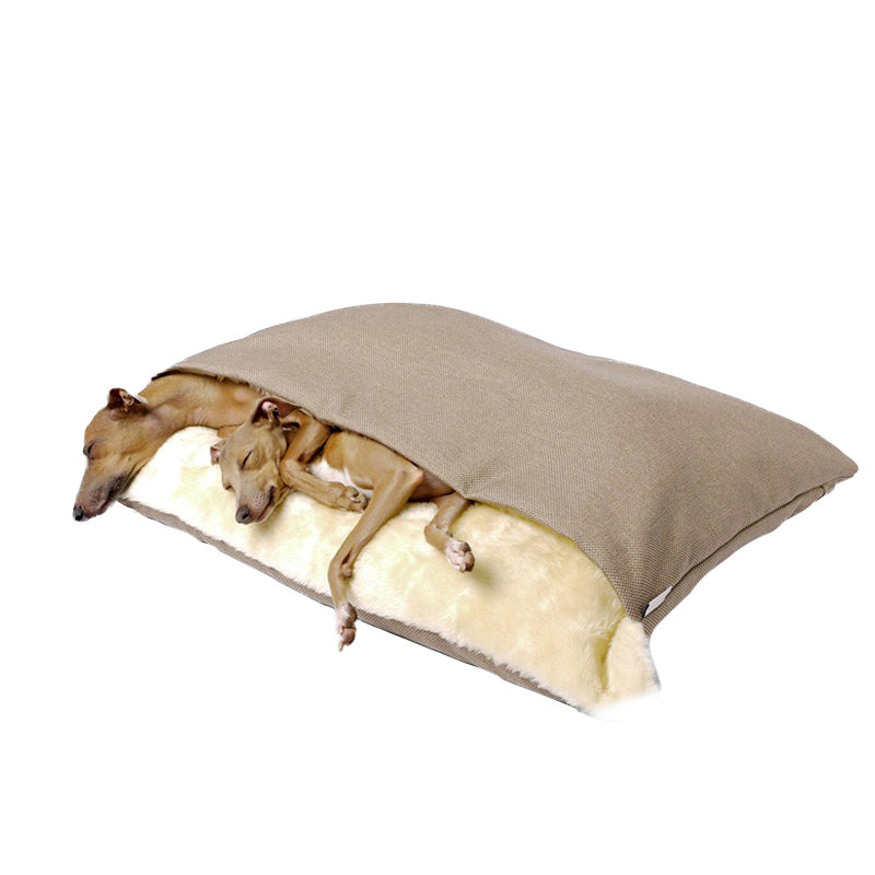 High-quality sleeping bag for furry friends